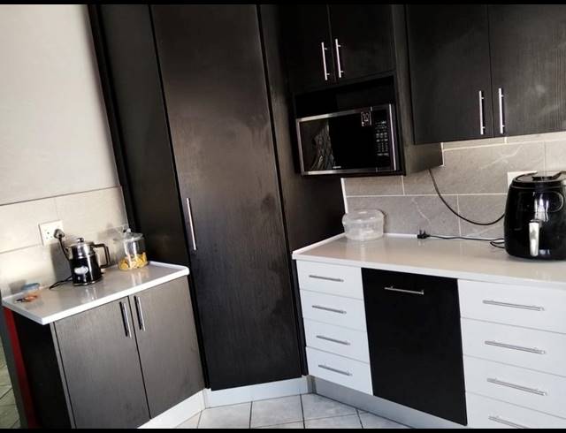 4 BEDROOM HOUSE FOR SALE IN PRETORIA GARDENS